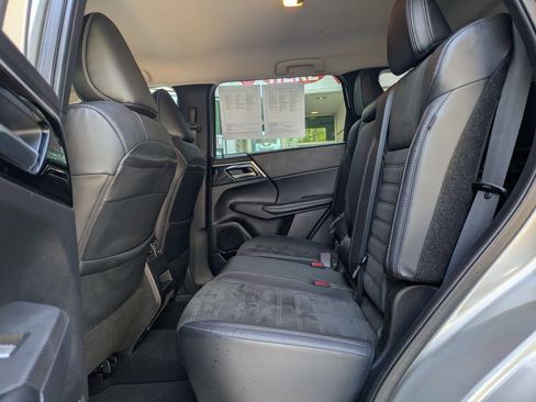 Used 2022 Mitsubishi Outlander SE image 14