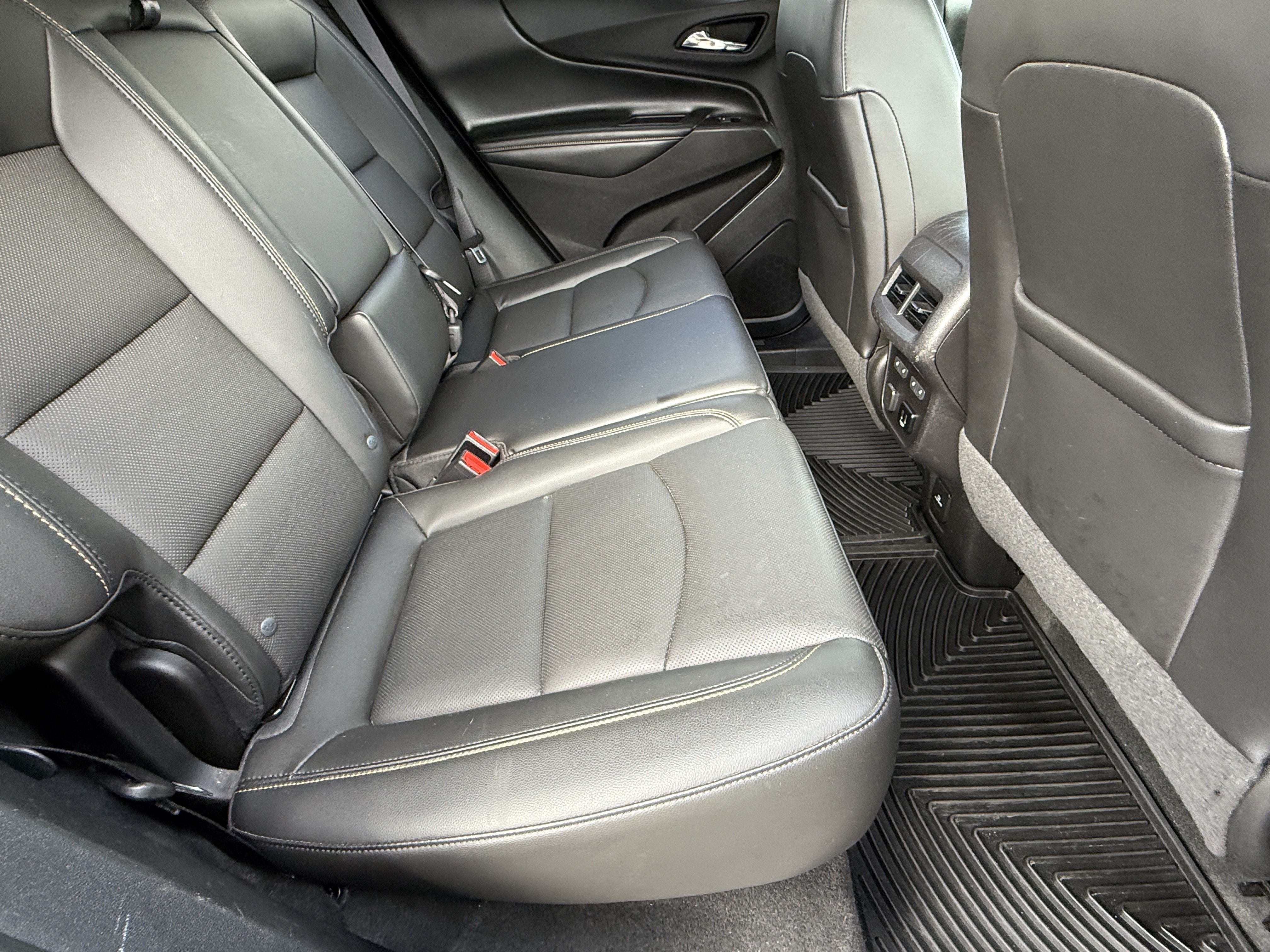 Used 2018 Chevrolet Equinox Premier FWD image 17