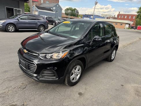 Used 2018 Chevrolet Trax LS w/ LPO, Cargo Package AWD/4WD image 2