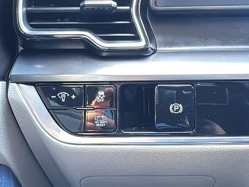Used 2025 Kia Sportage EX AWD/4WD image 17