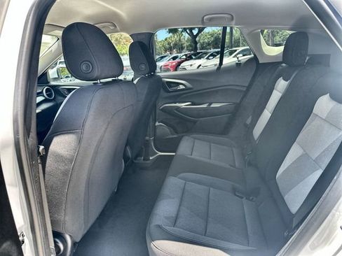 Used 2025 Chevrolet Trax LS w/ LS Convenience Package FWD image 27