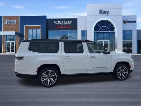 Used 2024 Jeep Grand Wagoneer L Series III AWD/4WD image 8