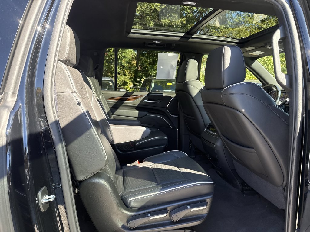 Used 2024 Cadillac Escalade ESV Premium Luxury AWD/4WD image 25