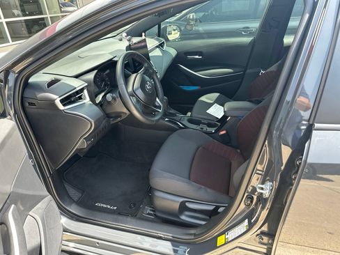 Used 2025 Toyota Corolla SE FWD image 3