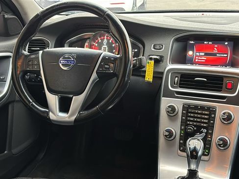 Used 2018 Volvo S60 T5 Inscription image 7