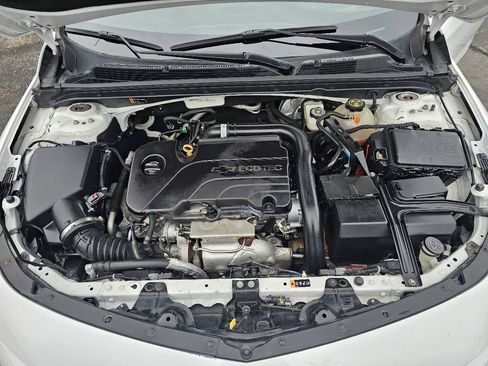 Used 2018 Chevrolet Malibu LT image 12