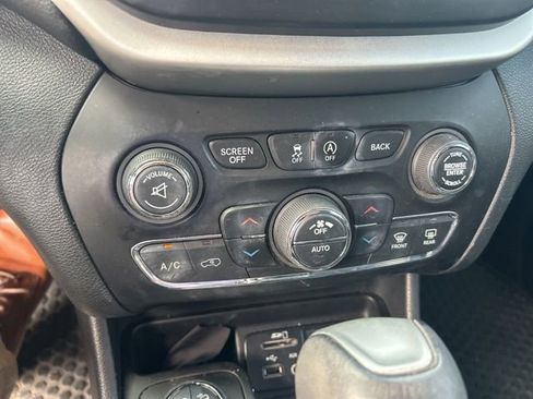 Used 2017 Jeep Cherokee Trailhawk w/ Comfort/Convenience Group image 16