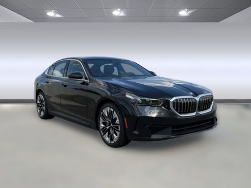 New 2027 BMW i5 eDrive40 w/ Premium Package RWD image 5