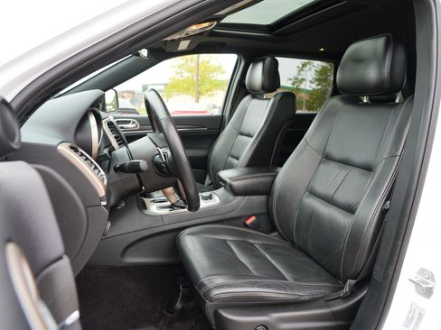 Used 2016 Jeep Grand Cherokee Limited AWD/4WD image 12