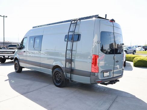 Used 2022 Mercedes-Benz Sprinter 2500 image 4