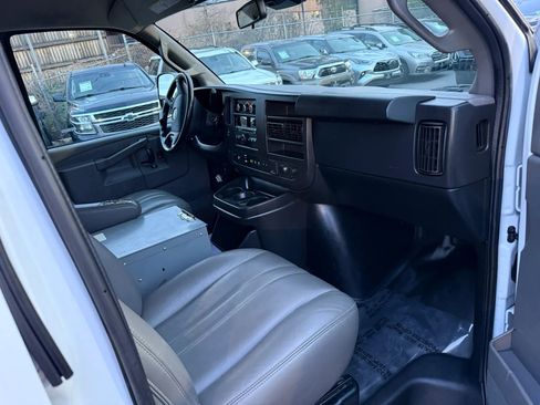 Used 2020 Chevrolet Express 3500 Extended w/ Driver Convenience Package image 15