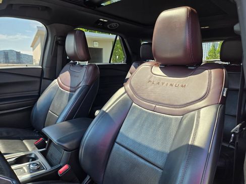 Used 2020 Ford Explorer Platinum w/ Premium Technology Package AWD/4WD image 22