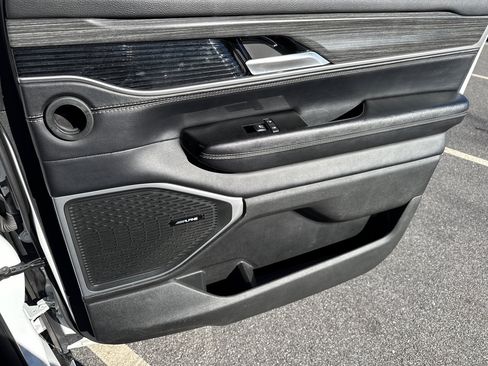 Used 2024 Jeep Wagoneer Series II w/ Flexible Seating Group image 13