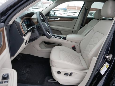 Certified 2025 Volkswagen Atlas SE image 13