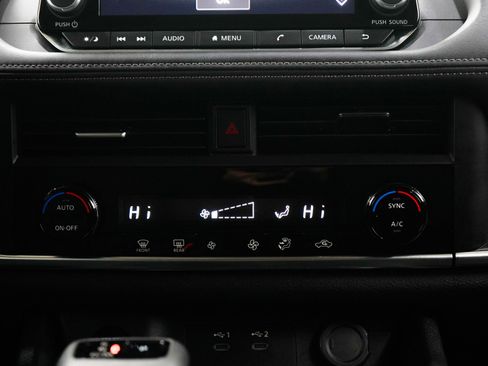 Used 2025 Nissan Rogue SV image 15