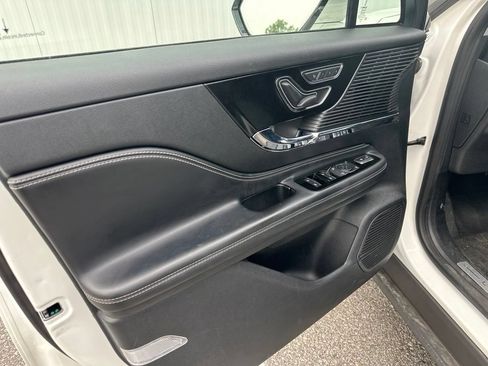 Used 2022 Lincoln Corsair Reserve AWD/4WD image 13