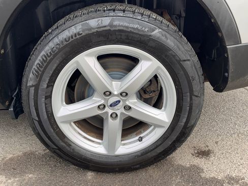 Used 2016 Ford Explorer XLT w/ Equipment Group 202A image 14