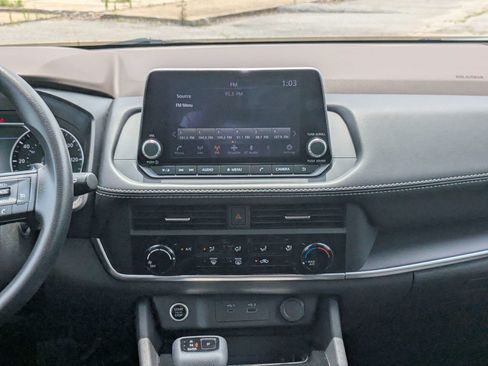 Used 2023 Nissan Rogue S FWD image 18
