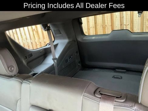 Used 2022 GMC Yukon Denali w/ Denali Premium Package AWD/4WD image 8