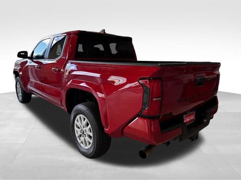 Used 2025 Toyota Tacoma SR5 AWD/4WD image 4