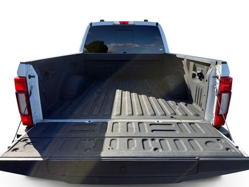 Used 2021 Ford F350 Lariat image 17