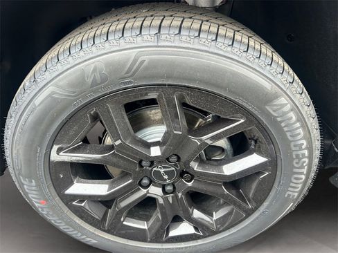 New 2025 Honda Pilot Touring image 14