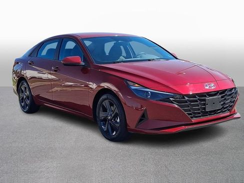 Used 2023 Hyundai Elantra SEL w/ Cargo Package FWD image 3