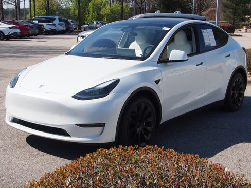 Used 2024 Tesla Model Y Long Range image 4