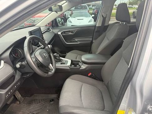 Used 2021 Toyota RAV4 XLE w/ Convenience Package AWD/4WD image 16