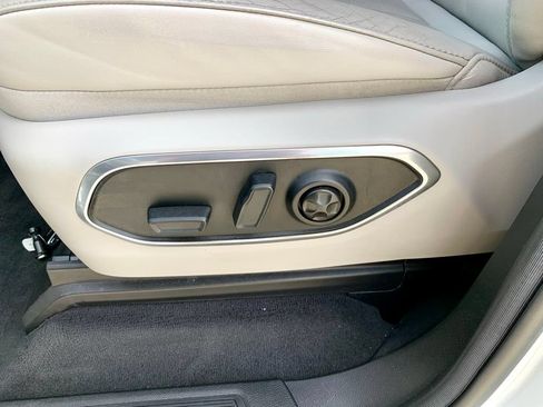 Used 2022 Jeep Wagoneer Series I AWD/4WD image 42