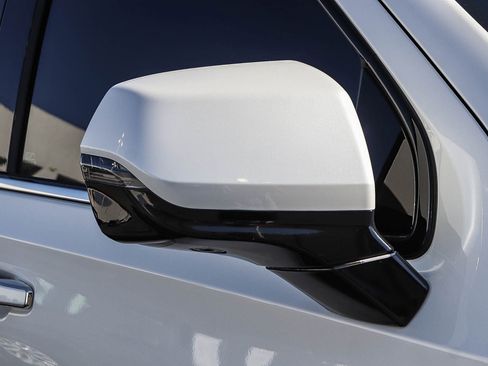 Used 2022 Chevrolet Tahoe High Country w/ Premium Package 2 image 8