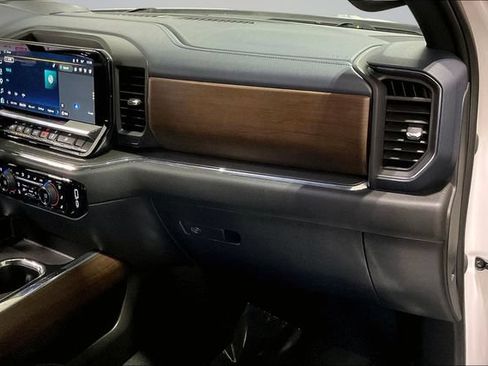 Used 2024 Chevrolet Silverado 1500 High Country w/ Technology Package AWD/4WD image 18