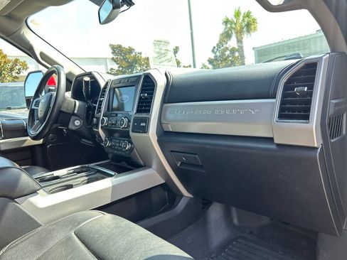 Used 2021 Ford F250 Lariat w/ Lariat Value Package AWD/4WD image 16