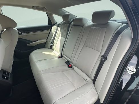 Certified 2018 Honda Accord Touring image 16