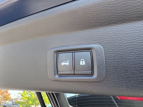 Used 2024 Mitsubishi Outlander SE image 11