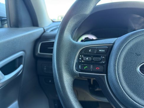 Used 2019 Kia Niro LX image 17
