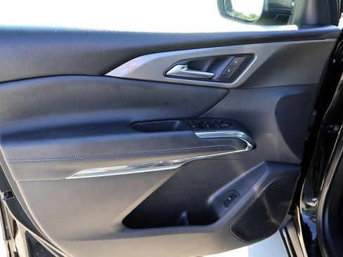 Used 2026 Chevrolet Traverse LT FWD image 17