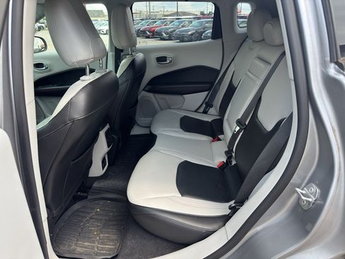 Used 2018 Jeep Compass Limited w/ Navigation Group AWD/4WD image 9