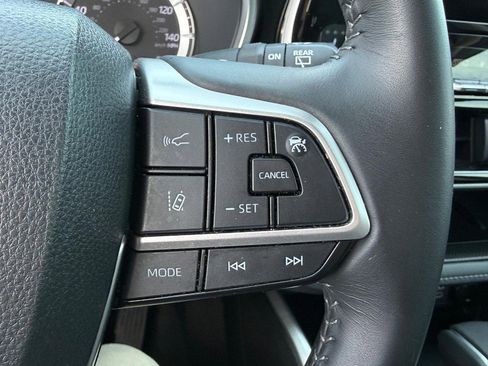 Used 2024 Toyota Highlander LE image 19