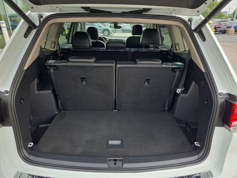 Used 2024 Volkswagen Atlas SE w/ Panoramic Sunroof Package AWD/4WD image 9