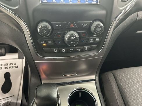 Used 2020 Jeep Grand Cherokee Laredo AWD/4WD image 16