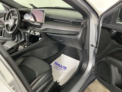 Used 2023 Jeep Compass Trailhawk AWD/4WD image 12