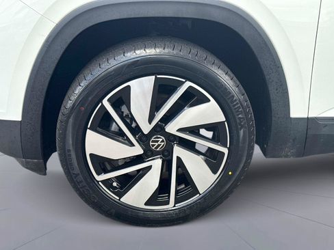 Used 2025 Volkswagen Atlas SE FWD image 11