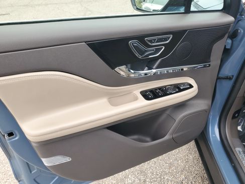 Certified 2023 Lincoln Corsair AWD w/ Equipment Group 101A image 10