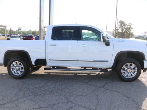 Used 2024 Chevrolet Silverado 2500 High Country w/ Technology Package AWD/4WD image 8