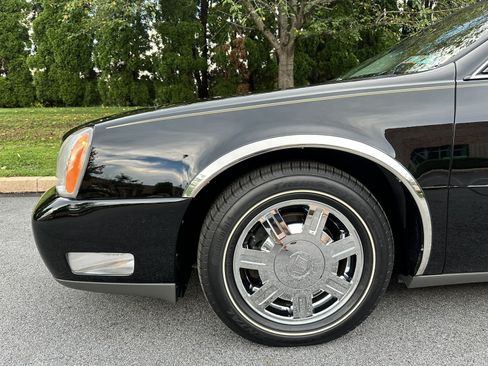 Used 2005 Cadillac De Ville w/ Limited Edition Package FWD image 83