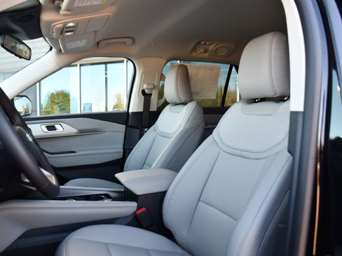 Used 2026 Ford Explorer Active w/ Active Comfort Package image 13
