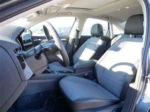 Certified 2025 Volkswagen Jetta SE image 15