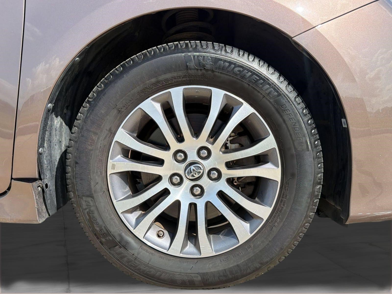 Used 2019 Toyota Sienna XLE Premium FWD image 12