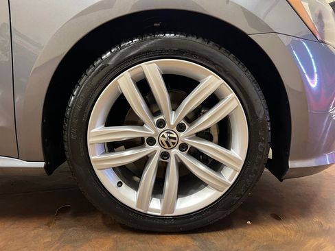 Used 2019 Volkswagen Passat 2.0T Wolfsburg w/ Wheels & Sunroof Package image 11